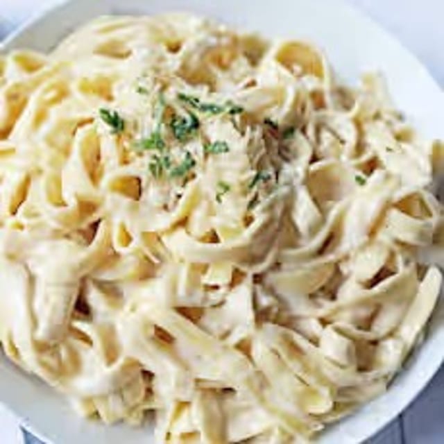 Fettuccine Alfredo Tray.