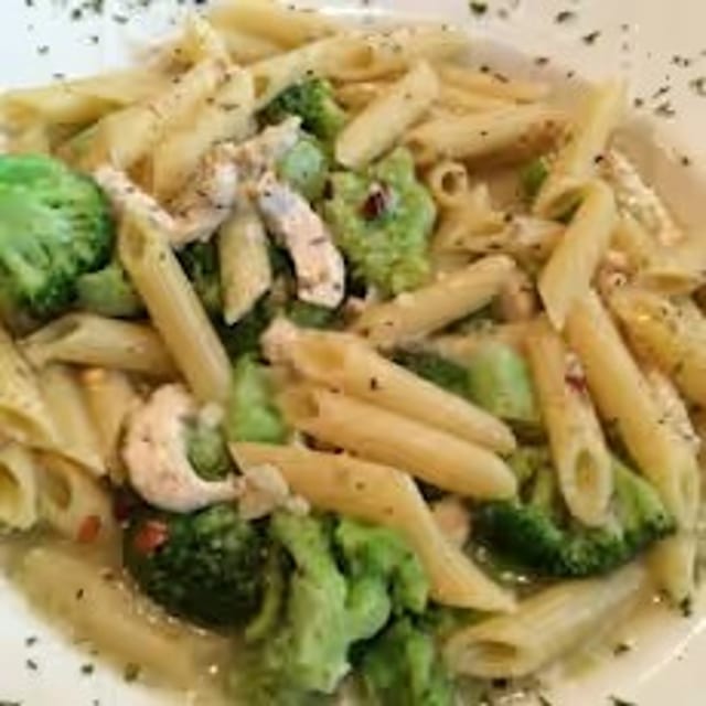 Vegan Penne Pasta Broccoli In Garlic & Olive Oil Tray.